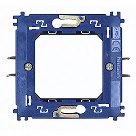 LN4702G LivingLight Суппорт пластиковый на 2 модуля на захватах Bticino (Legrand) LN4702G - фото 619516