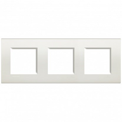LNA4802M3BI LivingLight Рамка прямоугольная, 3 поста (немецкий стандарт 2+2+2 модуля, межосевое расстояние 71мм), цвет белый Bticino LNA4802M3BI - фото 621215