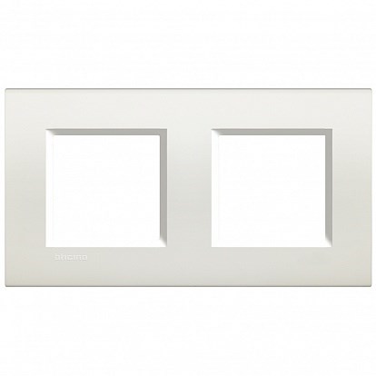 LNA4802M2BI LivingLight Рамка прямоугольная, 2 поста (немецкий стандарт 2+2 модуля, межосевое расстояние 71мм), цвет белый Bticino (Legrand) LNA4802M2BI - фото 631387