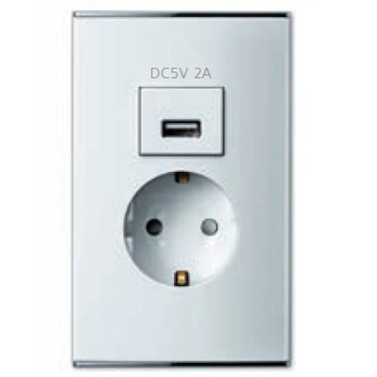 WRC 4707 Розетка 1 гнездо с заземлением с зарядным устройством USB DC5V 2A, белая PANASONIC SHIN DONG-A (Корея) WRC 4707 - фото 632262