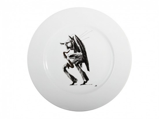 81.23738.00.1 Тарелка декоративная 26.5 см рис. Котосаксофонист, АО "Императорский фарфоровый завод" 81.23738.00.1 - фото 635955