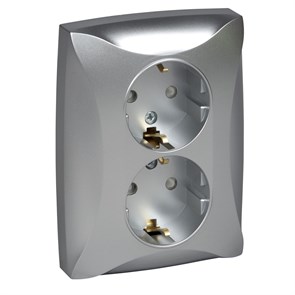 000326 ДУЭТ РОЗЕТКА ДВОЙНАЯ С З/К СО ШТОРКАМИ, СЕРЕБРИСТАЯ (уп.12шт.) Schneider Electric WDE000326