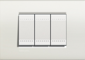 LNA4804BI LivingLight Рамка прямоугольная, 4 поста (итальянский стандарт), цвет белый Bticino (Legrand) LNA4804BI