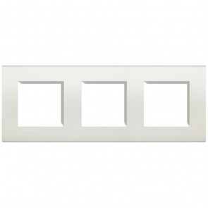 LNA4802M3BI LivingLight Рамка прямоугольная, 3 поста (немецкий стандарт 2+2+2 модуля, межосевое расстояние 71мм), цвет белый Bticino LNA4802M3BI