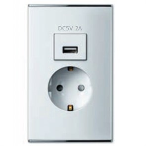 WRC 4707 Розетка 1 гнездо с заземлением с зарядным устройством USB DC5V 2A, белая PANASONIC SHIN DONG-A (Корея) WRC 4707